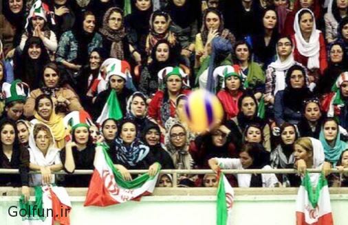 تصاویر حضور زنان و دختران ایرانی در ورزشگاه آزادی برای تماشای والیبال ایران/فیلم